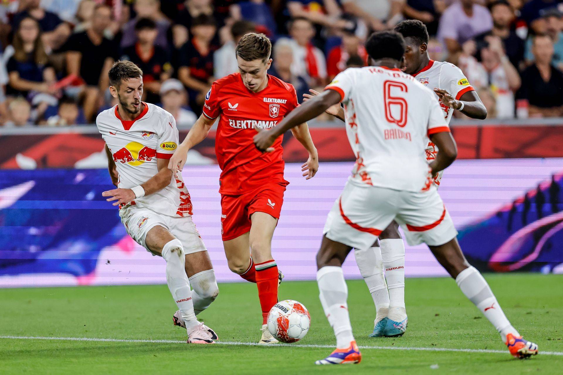 在他背后 在他背后