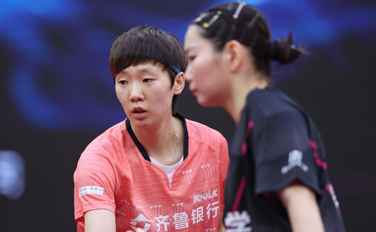 众多跑者在 众多跑者在