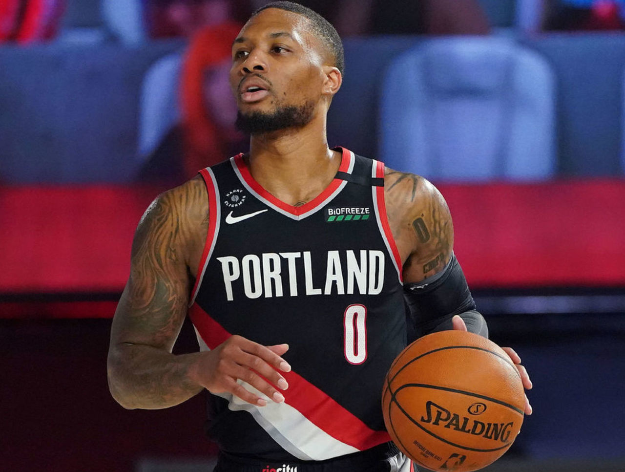 都在展现出 都在展现出